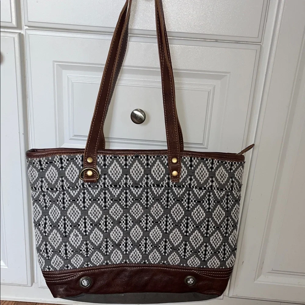 Myra Bag Large Tote